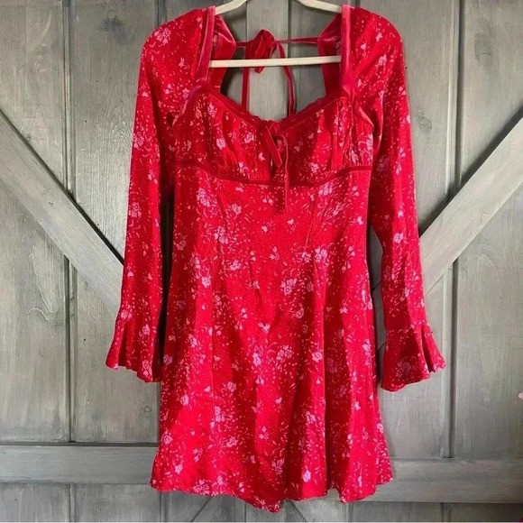 Free People Red Floral Tess Mini Dress peasant velvet Size Small‎ $128 Valentine - Picture 2 of 11